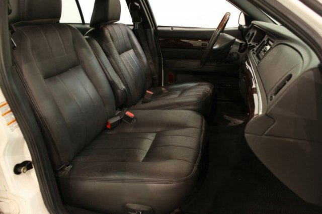 Black leather seats and dashboard of a 2003 Mercury Grand Marquis