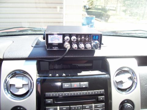 1978 Ford F-150 - A Galaxy DX 979 CB radio is installed on the dashboard of a vehicle.