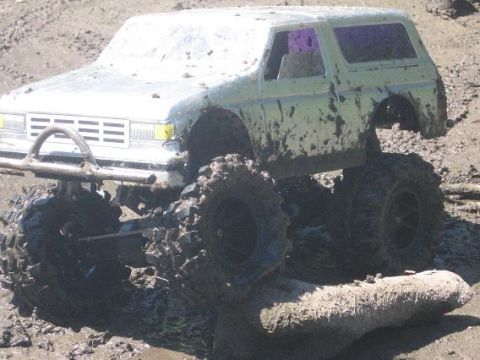 1986 Ford Bronco - This 1986 Ford Bronco RC truck is deep in the mud.