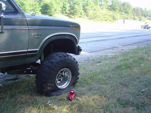 1986 Ford Bronco - Flat on side of 285 4/13/12 Bad valve stem.