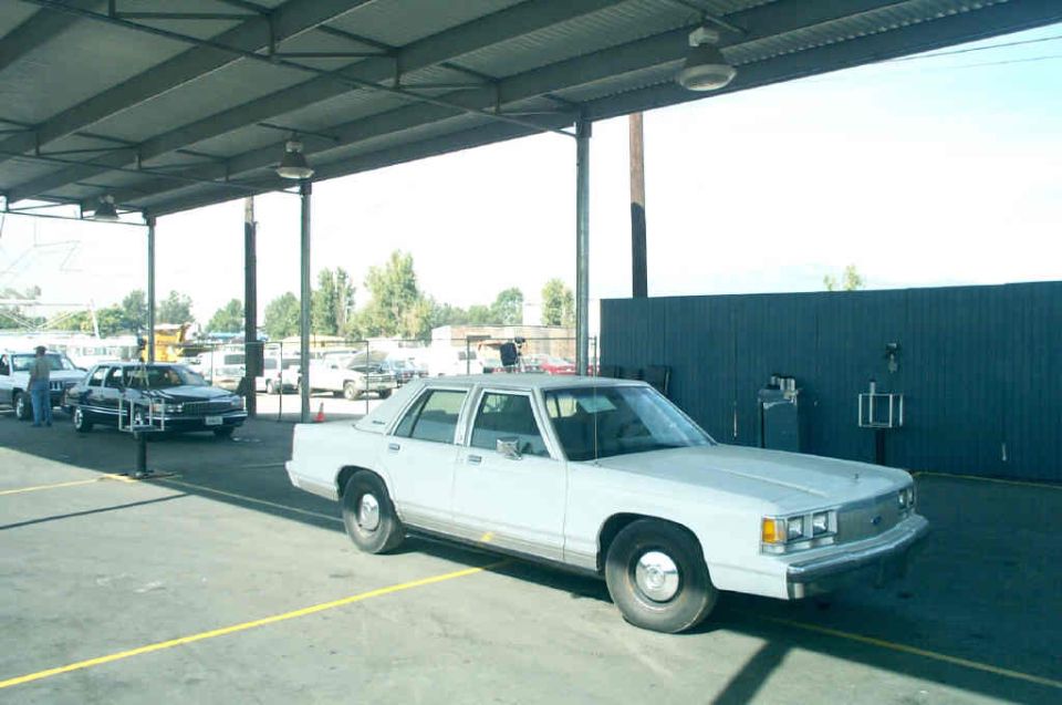 1991 Ford Crown Victoria LTD, light-colored sedan, 3q-front view