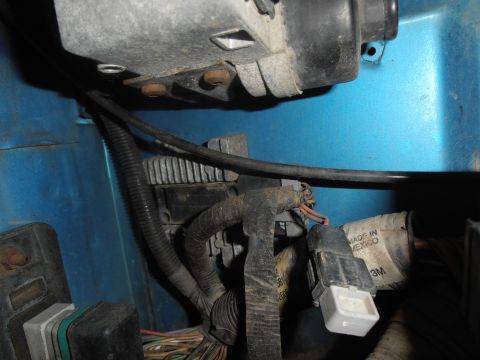 1990 Ford Bronco - Close-up of vehicle wiring and electronic components, with a label indicating 'MADE IN MEXICO'.