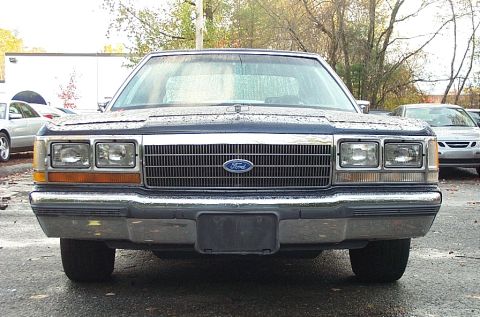 1991 Ford LTD Crown Victoria - The front grille and headlights of a 1991 Ford Crown Victoria LTD are visible in this registry photo.