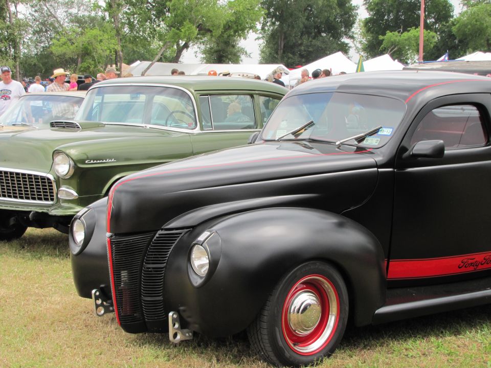 Black hot rod with red stripe and 'Ford' script, 3q-front view
