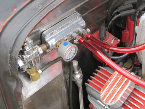 2006 BMW 5 Series - Engine bay components including a fuel pressure regulator and gauge are visible.