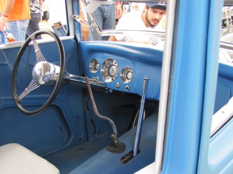 2006 BMW 5 Series - Interior view of a classic car, a blue dashboard and steering wheel.