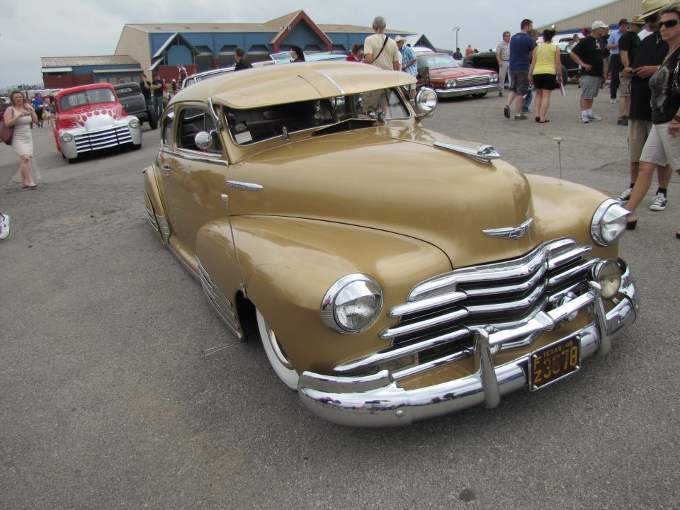 Gold classic car with chrome grille and bumper, Texas license plate Z3578