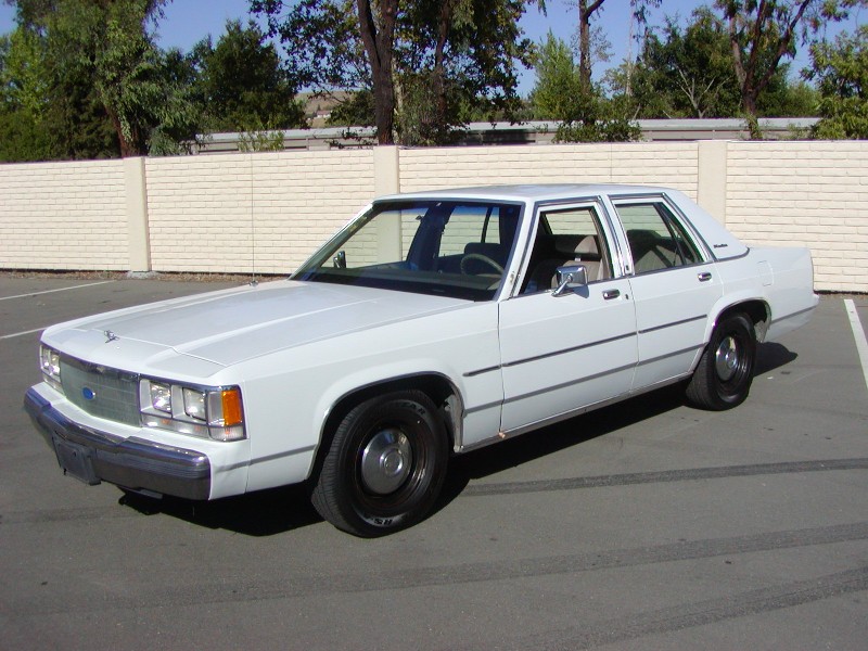 White 1991 Ford Crown Victoria LTD sedan, 3q front view