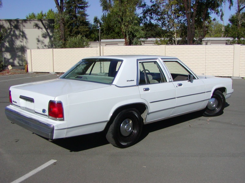 White 1991 Ford Crown Victoria LTD sedan, 3q-front view
