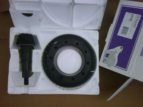 1996 Ford Bronco - Differential gears and housing are packaged in white foam with a product label visible.