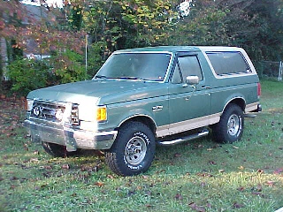 1990 Ford Bronco - New Uniroyal Laredo AWT's and Warn Premium manual hubs installed.