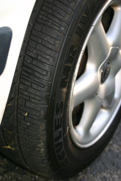 1997 Volvo 850 - Close-up of a Hercules tire mounted on a silver alloy wheel.