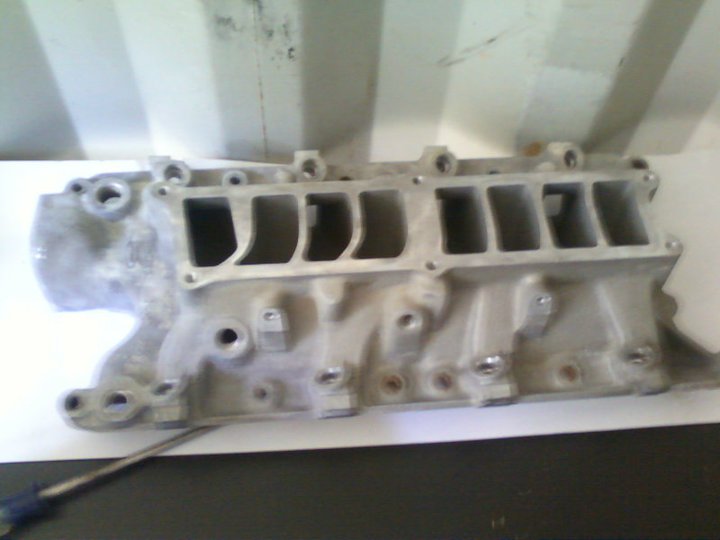 Aluminum intake manifold with eight ports