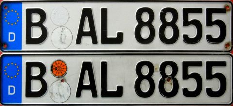 1999 Lincoln Town Car - Two German license plates showing B AL 8855, one with an orange sticker.