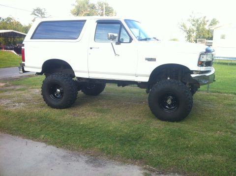 1995 Ford Bronco photo