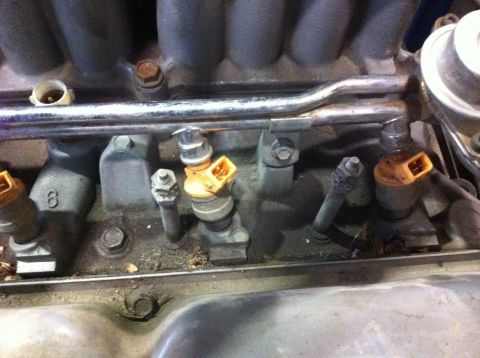 1990 Ford Bronco - Engine fuel injectors and fuel rail detail.