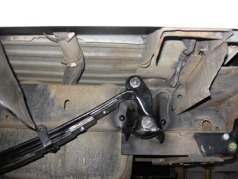 1995 Ford Bronco - just shows shackle angle