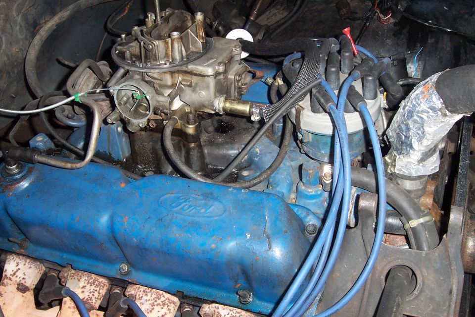 Blue Ford V8 engine with carburetor and spark plug wires