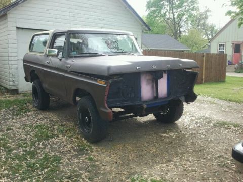 1979 Ford Bronco - This Ford Bronco appears to be from the late 1970s, with its distinctive body style and removable hardtop.