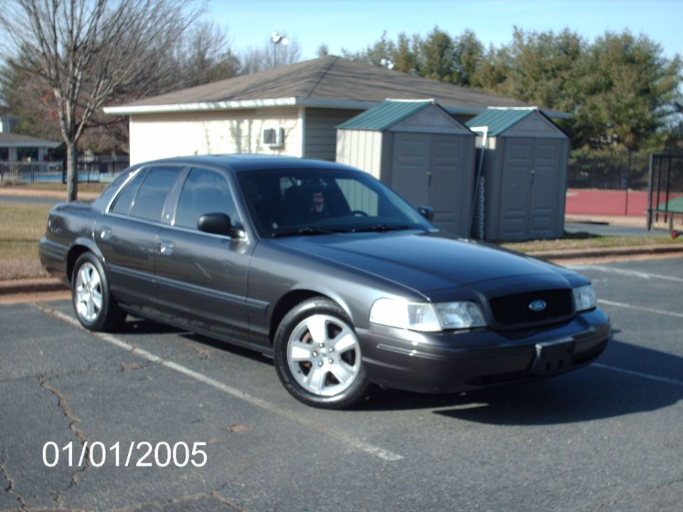 2004 Ford Crown Victoria