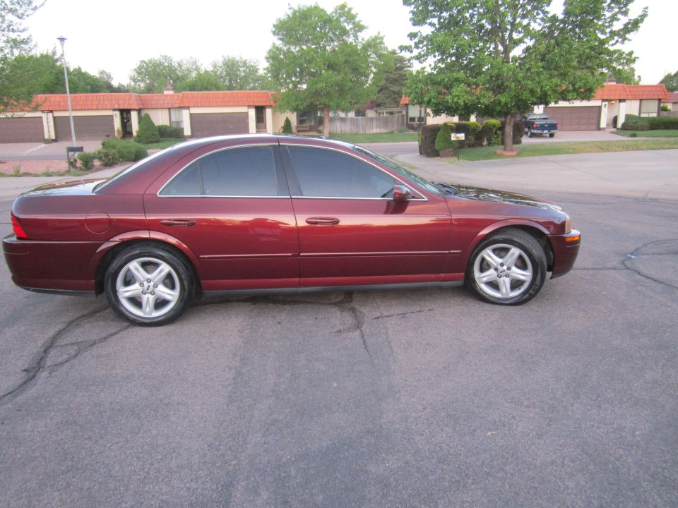 2002 Lincoln LS “Rhianna”
