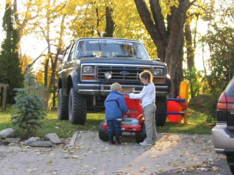 1986 Ford Bronco - had to do a little mechanical work .. hehehe