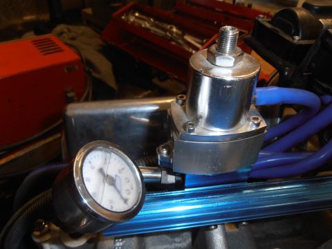 1990 Ford Bronco - Fuel pressure regulator and gauge assembly with blue fuel lines.