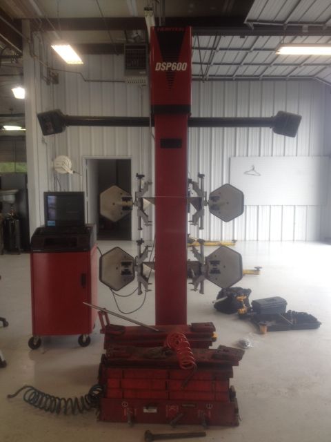 2000 Jeep Wrangler - A Hunter DSP600 alignment machine is set up in a garage, alongside a red service cabinet and computer equipment.