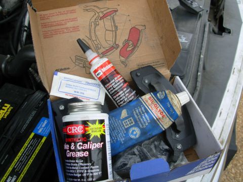 1983 Ford Bronco - Brake Greases After cleaning... [url=https://www.supermotors.net/registry/media/881403] https://www.supermotors.net/getfile/881403/thumbnai…