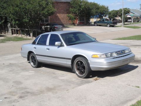 1997 Ford Crown Victoria photo