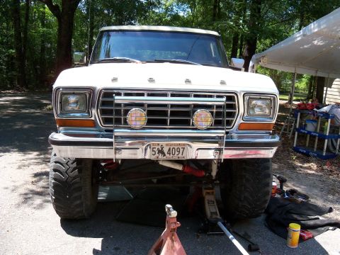 1979 Ford Bronco - Front