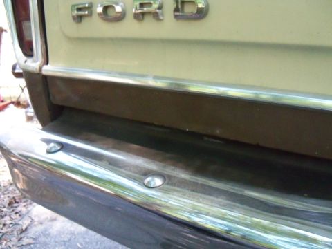 1979 Ford Bronco - tailgate rust
