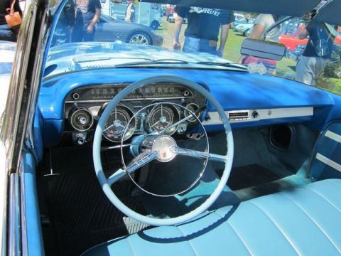 1991 Ford LTD Crown Victoria - Interior of a classic car, with other vehicles visible through the windshield.