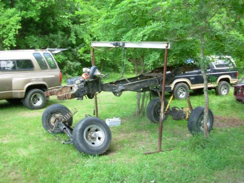 1983 Ford Bronco - After pulling the brake lines, spring bolts, & axle pivots, the frame came up.
