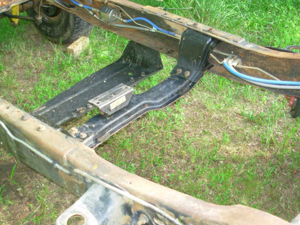 Test-fitting a '90 M5OD-R2 4WD crossmember; it fits perfectly in the front location.