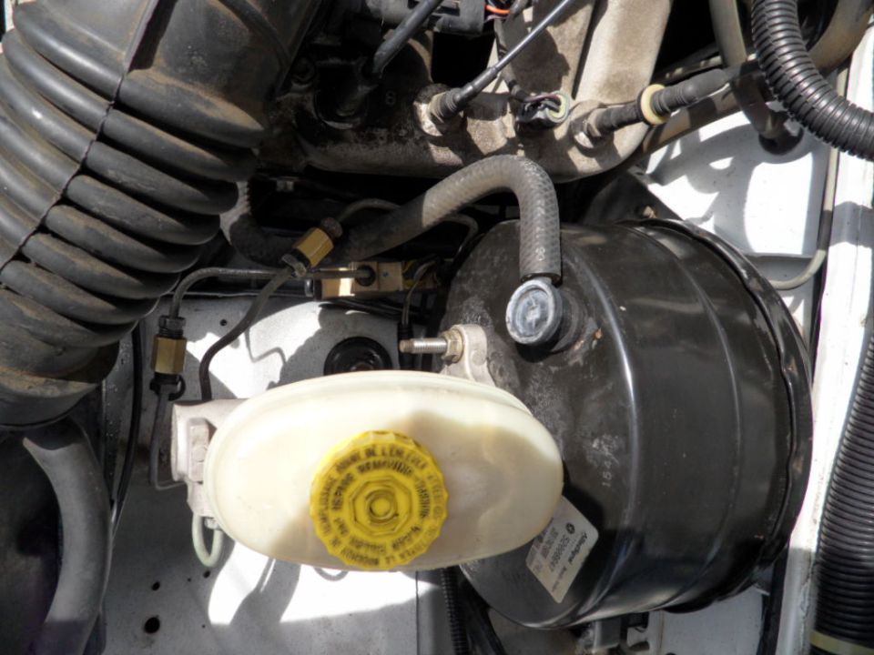 Brake booster and master cylinder with yellow cap