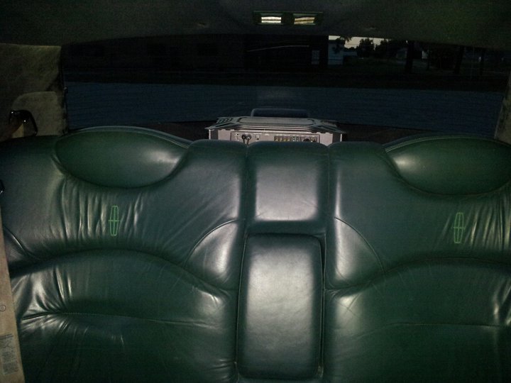 rear window mounted 1000 watt amp for the subs