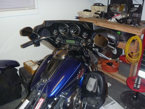2007 Harley-Davidson Electra Glide Clsc - Dashboard view of a blue 2007 Harley-Davidson Electra Glide Clsc motorcycle with chrome accents and gauges.