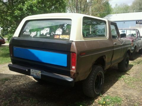 1979 Ford Bronco - This 1978 Ford Bronco has a two-tone paint scheme and several stickers on the rear window.