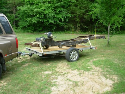 1983 Ford Bronco - First real use of the million-dollar trailer is hauling the '93 frame from Greg's back to my house. [url=http://www.supermotors.net/registr…