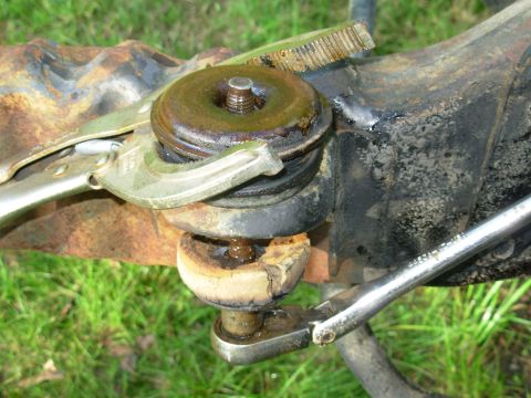 1983 Ford Bronco - The top section is much easier, but keep the threads wet with penetrating oil. Large-jaw Vise Grip 12L3 [url=http://www.supermotors.net/reg…