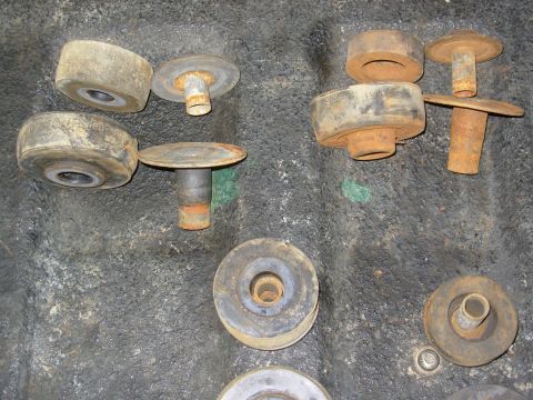 1983 Ford Bronco - '93 Bronco body mounts The larger ones (top Left in the pic) are for the #2 position. [url=http://www.supermotors.net/registry/media/194329…