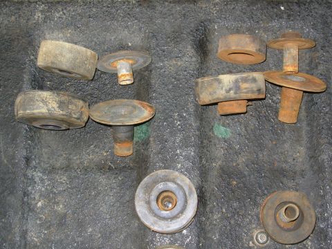 1983 Ford Bronco - '93 Bronco body mounts The larger ones (top Left in the pic) are for the #2 position. [url=http://www.supermotors.net/registry/media/194329…