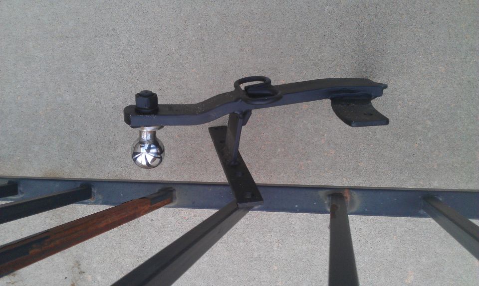 Trailer hitch ball mount with chrome ball
