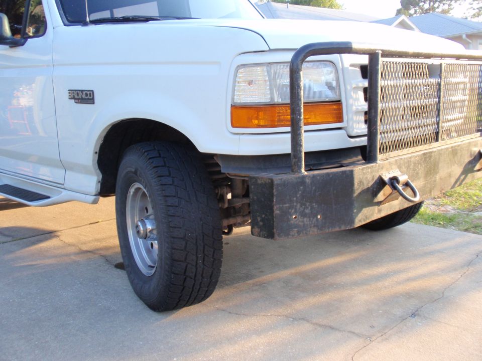 1995 Ford Bronco front end with aftermarket grille guard and bumper