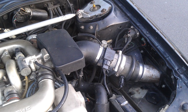 engine bay with intake manifold and air intake assembly