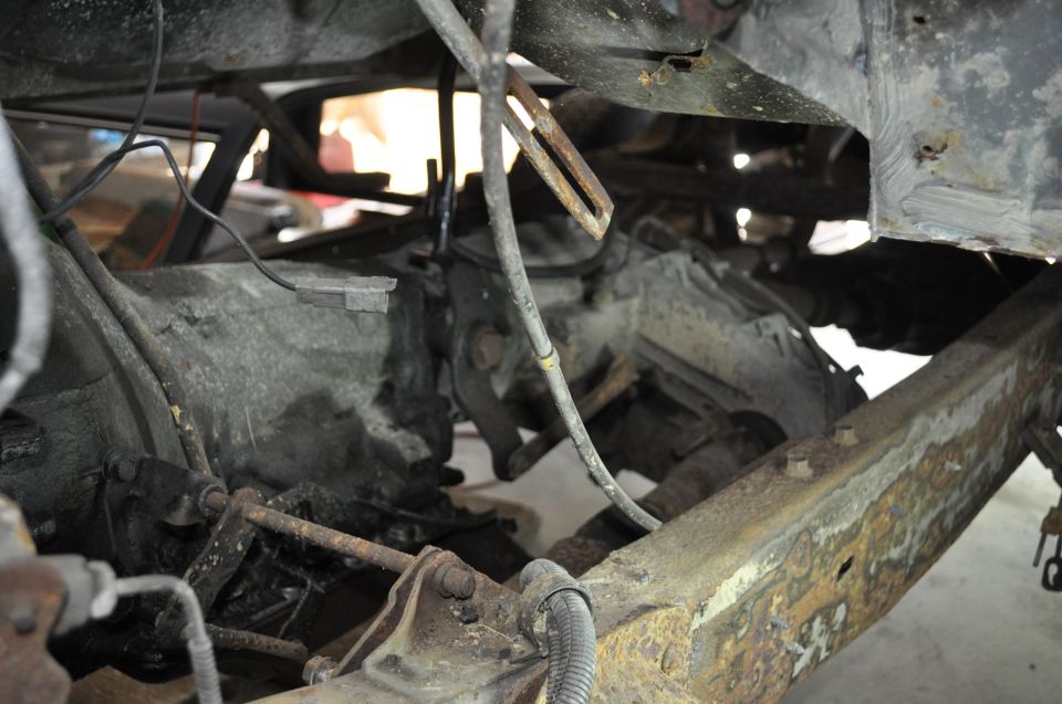 1986 Ford Bronco drivetrain and frame