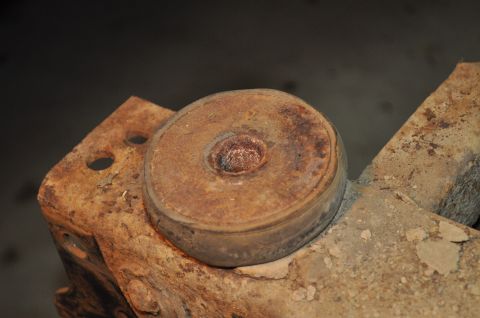 1986 Ford Bronco - Close-up of a heavily rusted metal component, the Supermotors.net watermark.