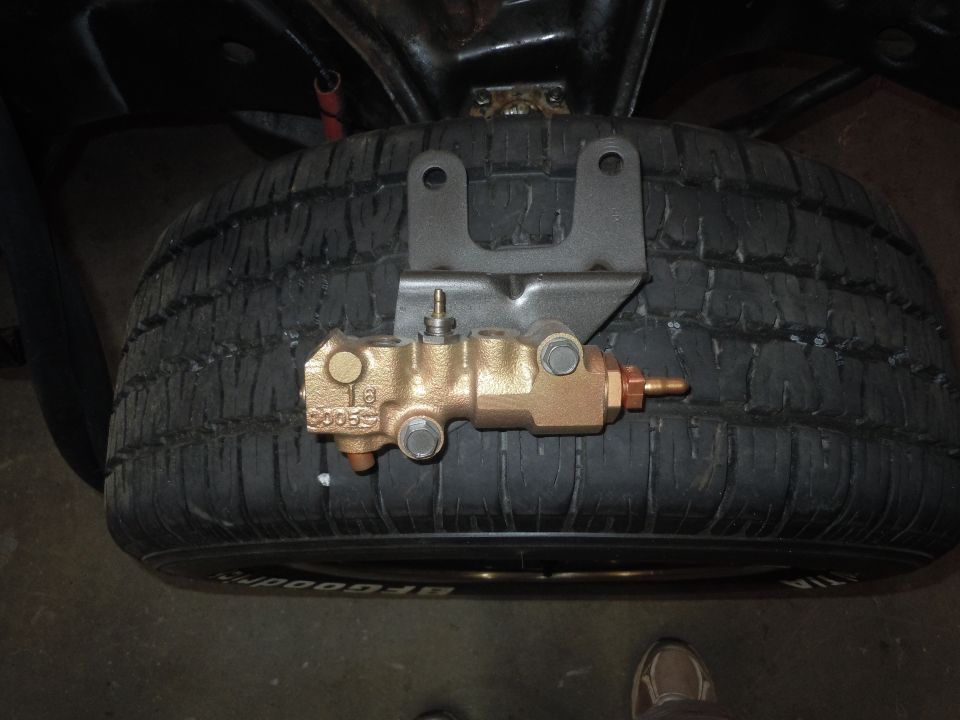 Master cylinder brake part mounted on a tire