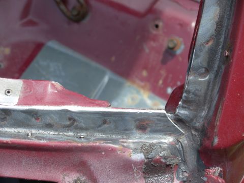1983 Ford Bronco - There were obvious indications of ongoing leaks near the firewall, so I removed all the old windshield adhesive.